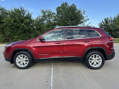 Used 2017 Jeep Cherokee Latitude w/ Safety/Convenience Group AWD/4WD image 9