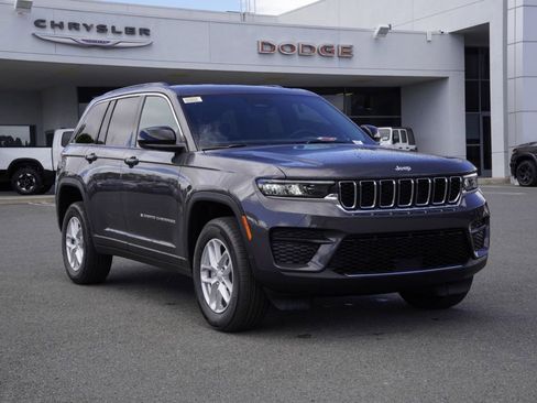 New 2026 Jeep Grand Cherokee Laredo RWD image 2