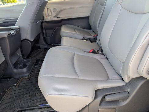 Used 2023 Toyota Sienna XLE image 8