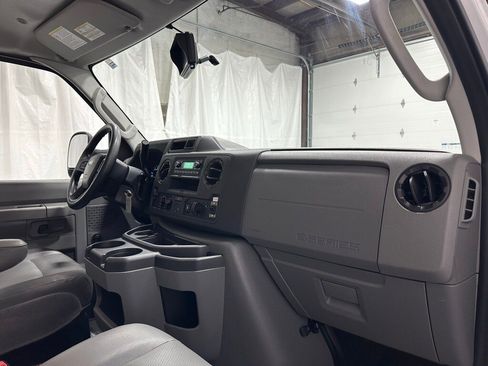 Used 2024 Ford E-350 and Econoline 350 Super Duty image 42