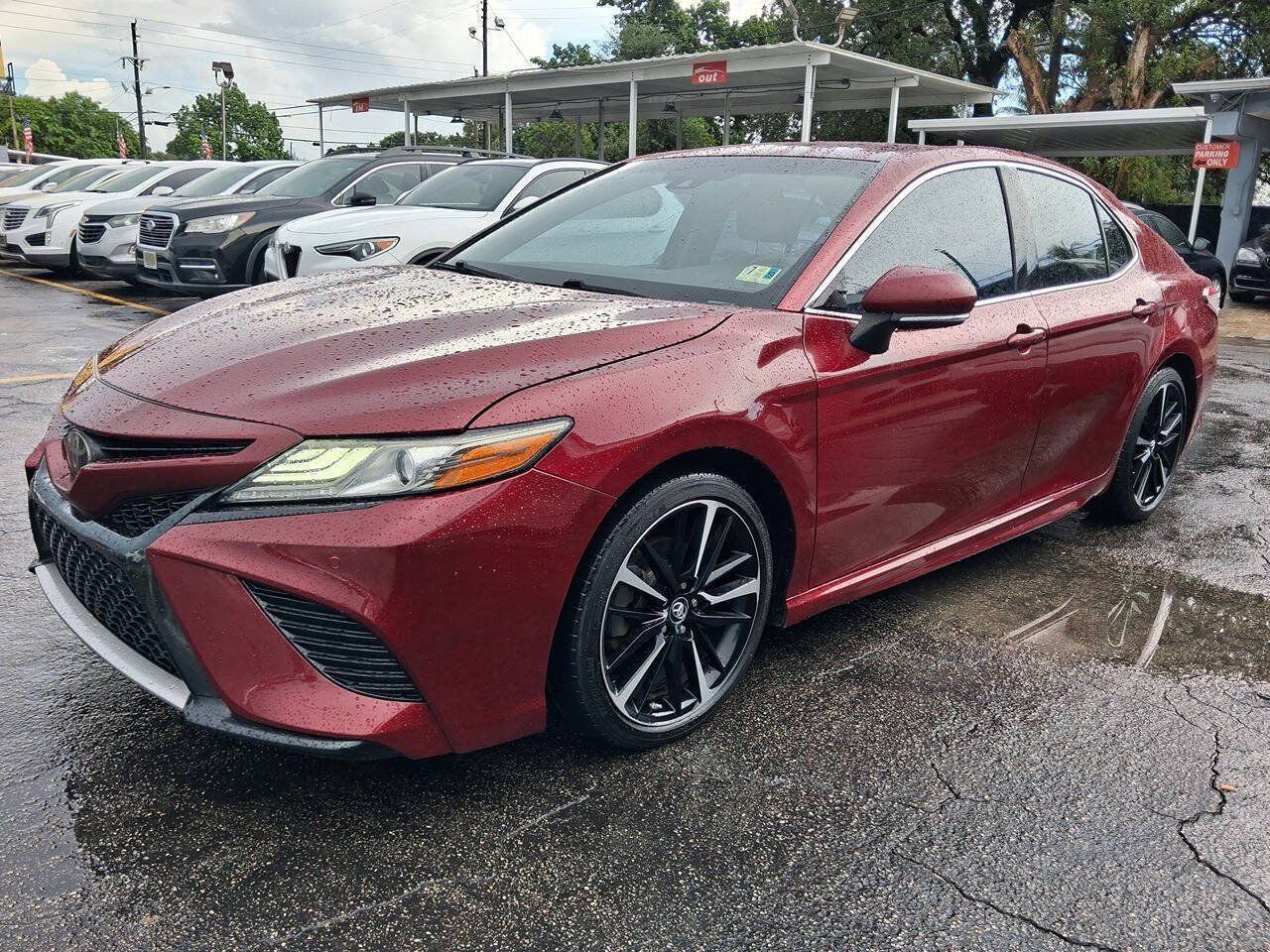 Used 2018 Toyota Camry XSE FWD image 1