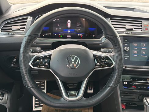 Used 2024 Volkswagen Tiguan SE R-Line w/ MDO Package, Two-Row AWD/4WD image 30