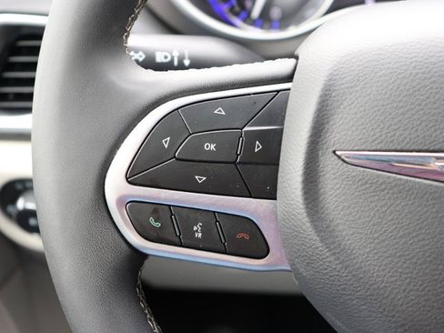 Used 2024 Chrysler Pacifica Touring-L FWD image 36