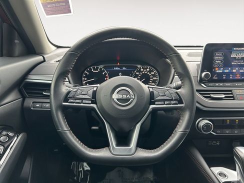 Used 2024 Nissan Altima 2.5 SR AWD/4WD image 14