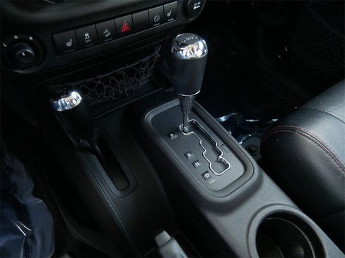 Used 2012 Jeep Wrangler Unlimited Sahara image 17