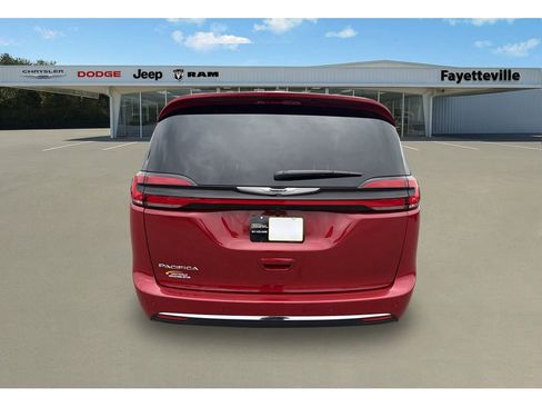 New 2026 Chrysler Pacifica Select image 4
