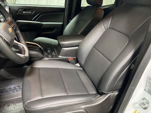 Used 2025 Chevrolet Colorado LT w/ LT Convenience Package image 24