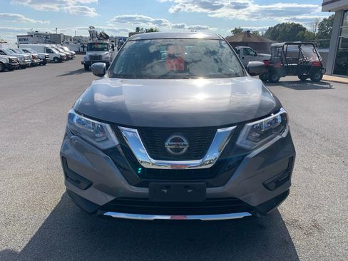 Used 2018 Nissan Rogue S image 2