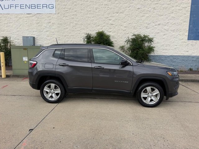 Used 2022 Jeep Compass Latitude AWD/4WD image 2