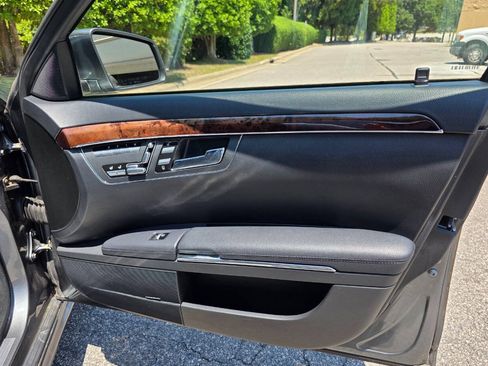 Used 2011 Mercedes-Benz S 550 w/ Sport Pkg Plus One image 39