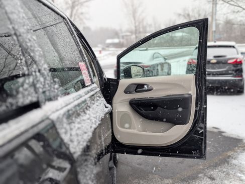 Used 2021 Chrysler Pacifica Touring-L image 55