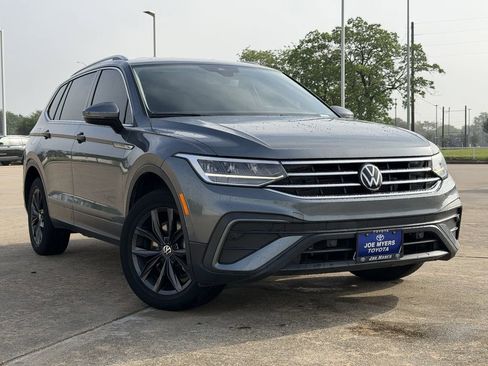 Used 2024 Volkswagen Tiguan SE AWD/4WD image 2