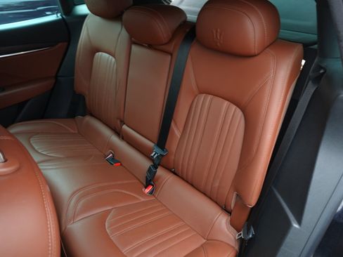 Used 2017 Maserati Levante S image 11