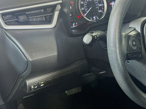 Used 2022 Toyota Corolla LE FWD image 16