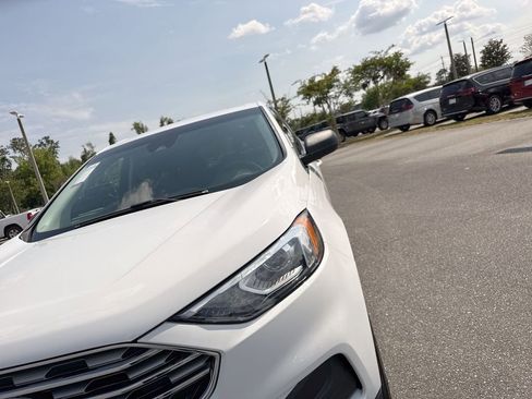 Used 2020 Ford Edge SE image 9
