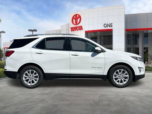 Used 2018 Chevrolet Equinox LT w/ Sun & Infotainment Package image 3