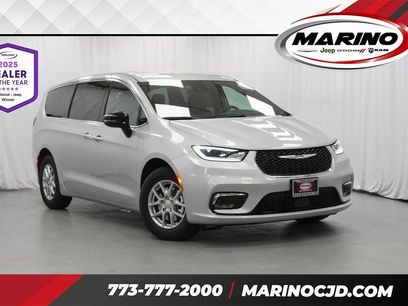 New 2026 Chrysler Pacifica Select