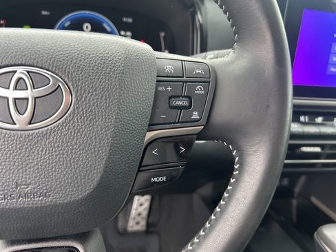 Used 2025 Toyota Camry SE image 19