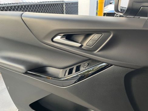 Used 2025 Chevrolet Equinox LT image 20