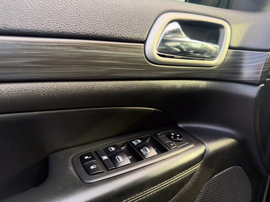 Used 2019 Jeep Grand Cherokee Altitude AWD/4WD image 26