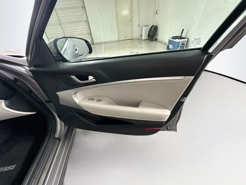 Used 2024 Genesis G70 2.5T RWD image 31