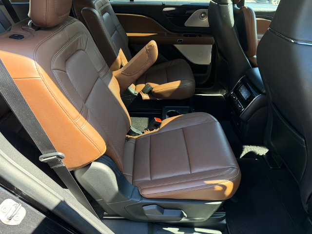 Used 2023 Lincoln Aviator Reserve w/ Equipment Group 201A AWD/4WD image 17