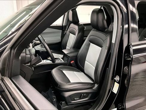 Used 2024 Ford Explorer XLT w/ XLT Sport Appearance Package AWD/4WD image 24