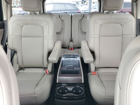 Used 2023 Lincoln Aviator Reserve w/ Equipment Group 201A image 19