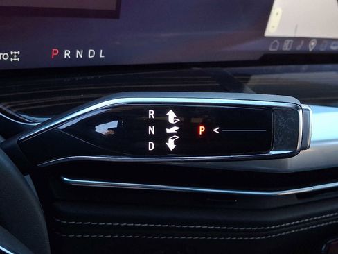 Used 2025 Cadillac Escalade Premium Luxury image 15