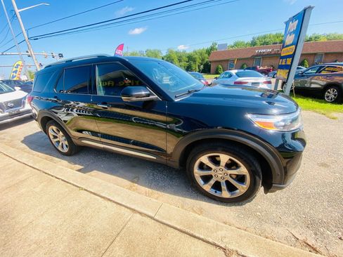 Used 2020 Ford Explorer Platinum w/ Premium Technology Package AWD/4WD image 5