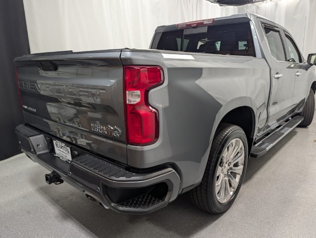 Used 2021 Chevrolet Silverado 1500 High Country w/ Technology Package AWD/4WD image 5