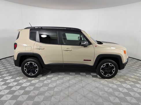 Used 2016 Jeep Renegade Trailhawk w/ Premium Trailhawk Package AWD/4WD image 4