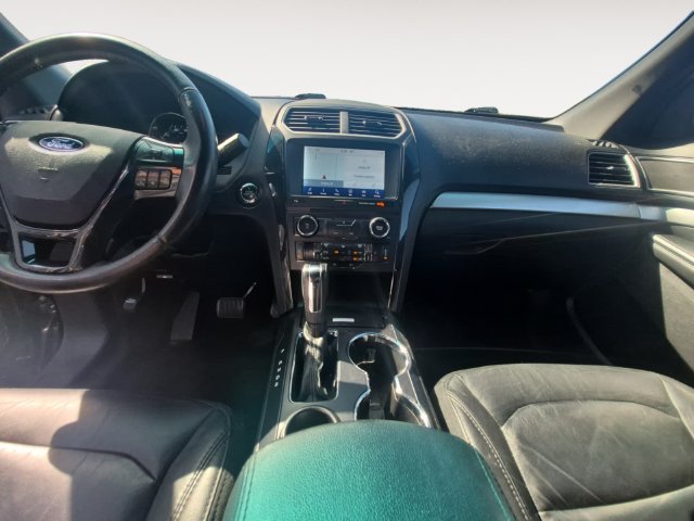 Used 2016 Ford Explorer XLT w/ Equipment Group 202A FWD image 10