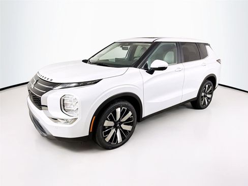 New 2026 Mitsubishi Outlander SE image 1