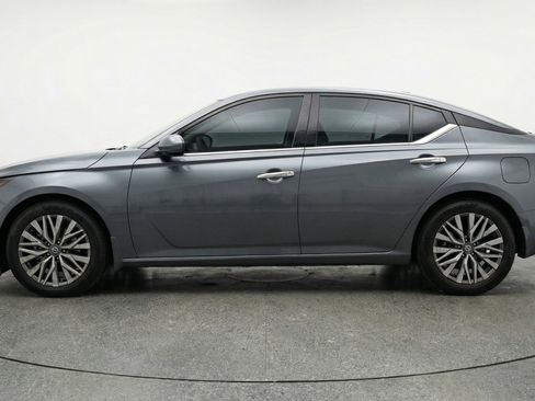 Used 2025 Nissan Altima 2.5 SV image 5