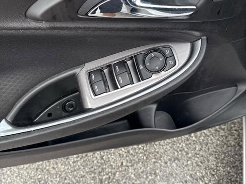 Used 2021 Chevrolet Malibu LT FWD image 4