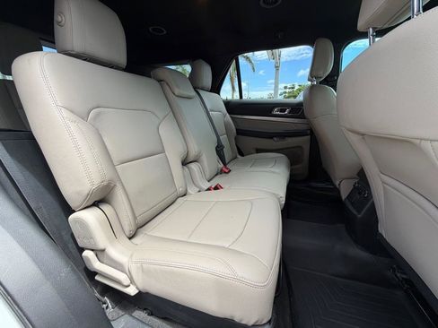 Used 2018 Ford Explorer XLT w/ Equipment Group 202A FWD image 31