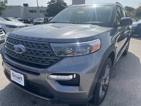 Used 2022 Ford Explorer XLT w/ Equipment Group 202A AWD/4WD image 2