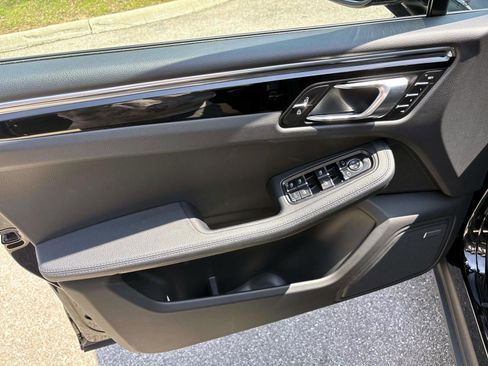 Certified 2026 Porsche Macan AWD/4WD image 22