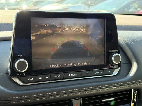 Used 2023 Nissan Rogue SV image 9