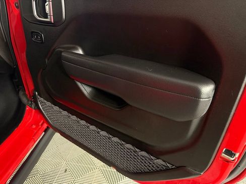 Used 2025 Jeep Wrangler Unlimited Rubicon 4xe AWD/4WD image 31