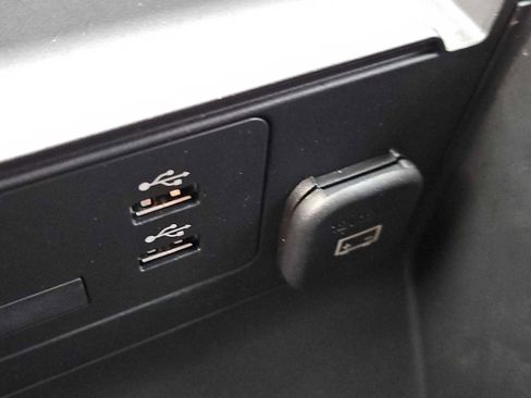 Used 2023 MAZDA MAZDA3 s image 30