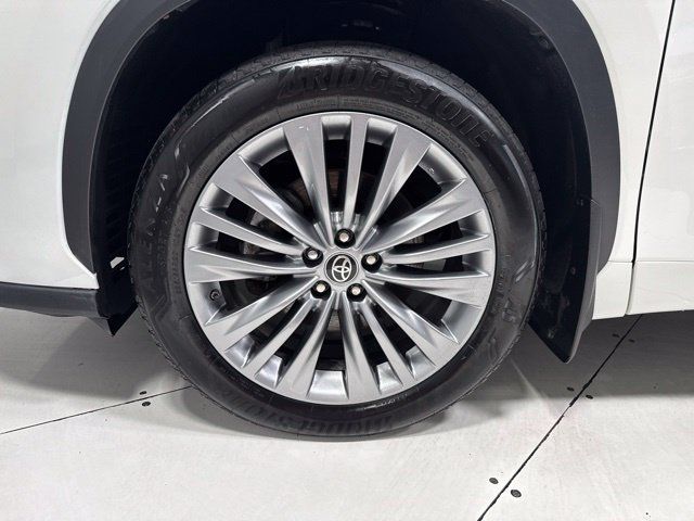 Used 2021 Toyota Highlander Platinum AWD/4WD image 10