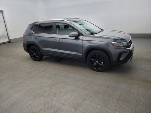 Used 2023 Volkswagen Taos SE w/ Black Wheel Package image 11