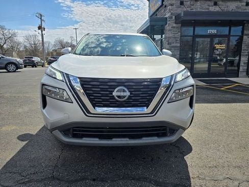 Used 2023 Nissan Rogue SV image 2