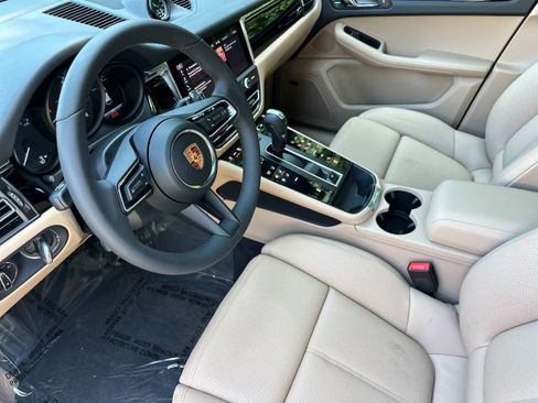 New 2026 Porsche Macan AWD/4WD image 4