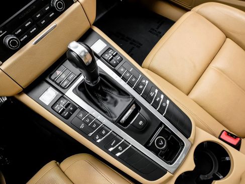 Used 2018 Porsche Macan image 24