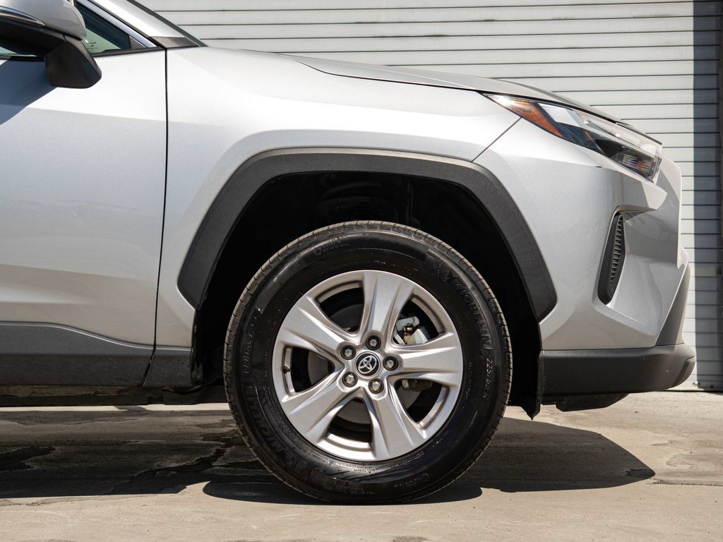 Used 2025 Toyota RAV4 XLE FWD image 22
