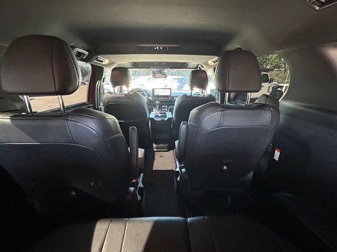 Used 2025 Toyota Sienna XSE FWD image 16