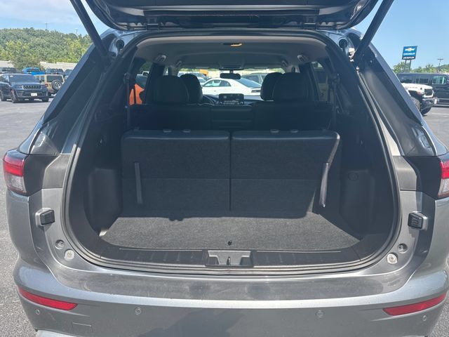 Used 2024 Mitsubishi Outlander AWD image 7